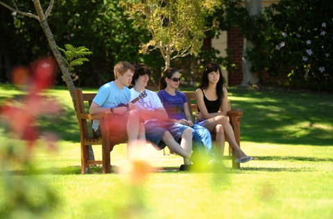 St Thomas More College - Schools Australia 1