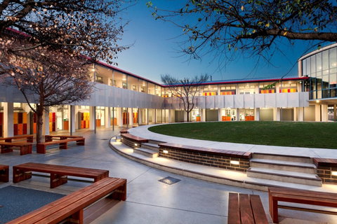 St Luke's Grammar School - Schools Australia 1