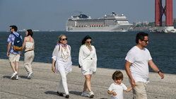 Cruise tipping charges are 'out of control,' say passengers as companies tout 'exceptional service' Schools Australia