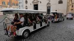 Major city eyes crackdown on golf cart tours as furious locals push back Schools Australia