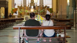 Tourist's church clothing hack leaves travelers sharply divided over sacred-site etiquette Schools Australia