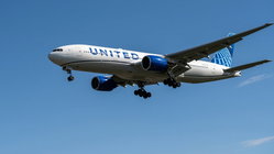 United flight from Chicago makes emergency landing after passenger's 'multiple attempts' to breach cockpit Schools Australia