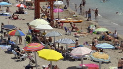 Violent brawl over lounge chairs at famous beach leaves one man dead, others facing charges Schools Australia